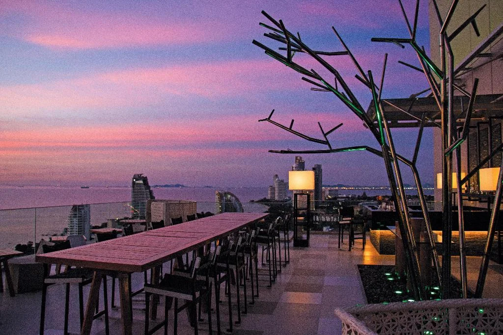Holiday Inn Pattaya hotel interior