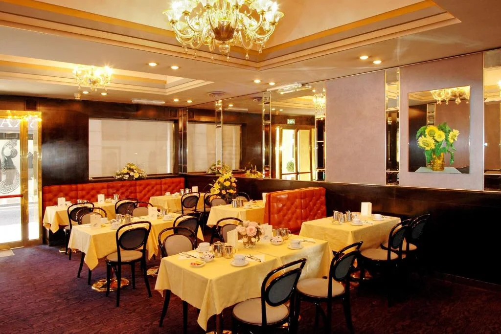 Hotel Centrale Byron hotel interior