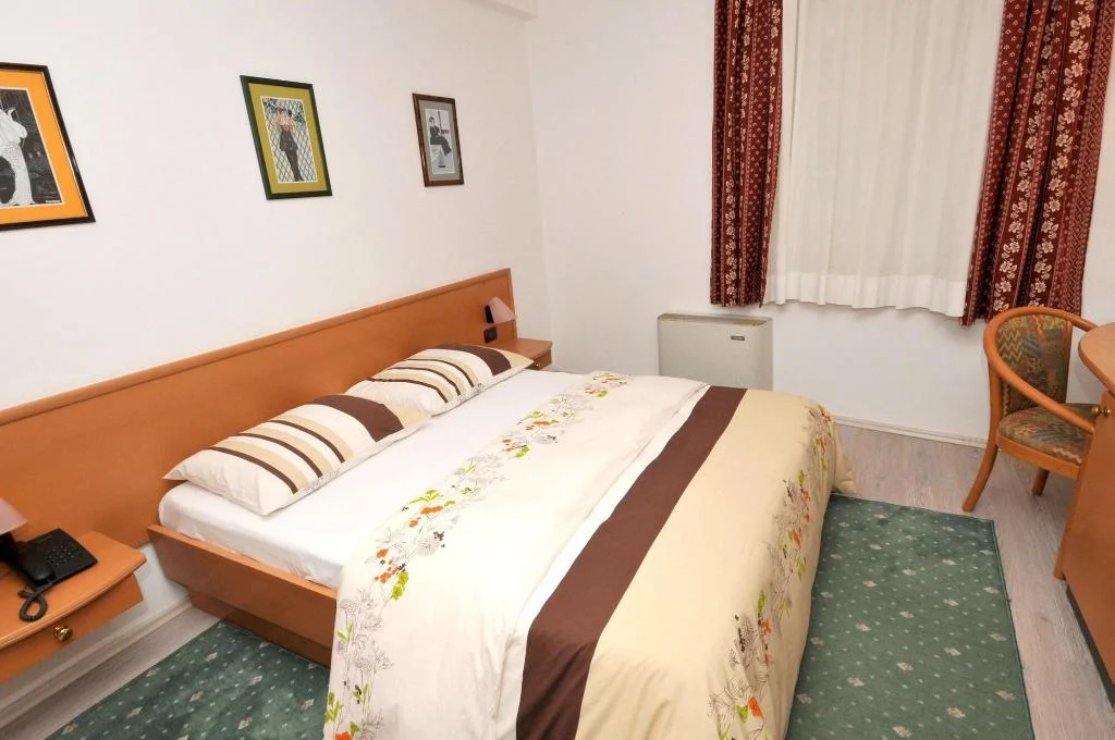 Hotel Fontana hotel interior