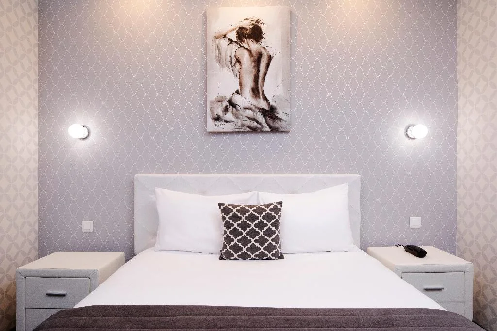 Hotel le Geneve hotel interior