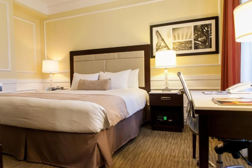 Hotel Pickwick hotel interior