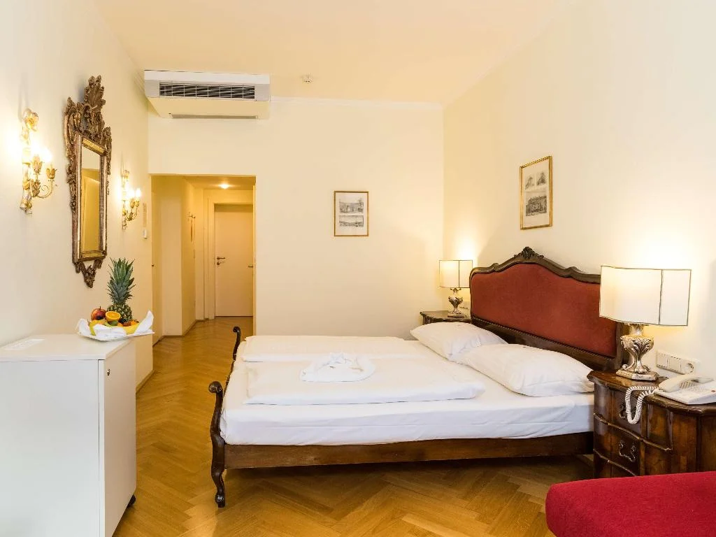 Hotel Royal hotel interior