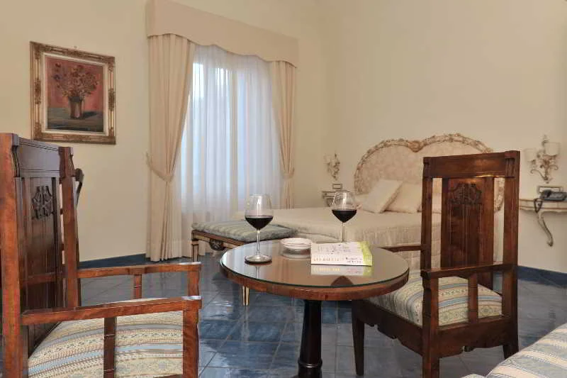 Hotel Santa Lucía hotel interior