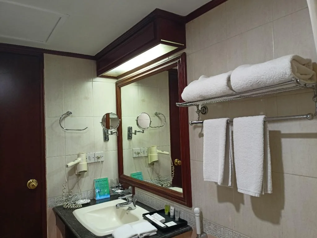 Hotel Sarina hotel interior