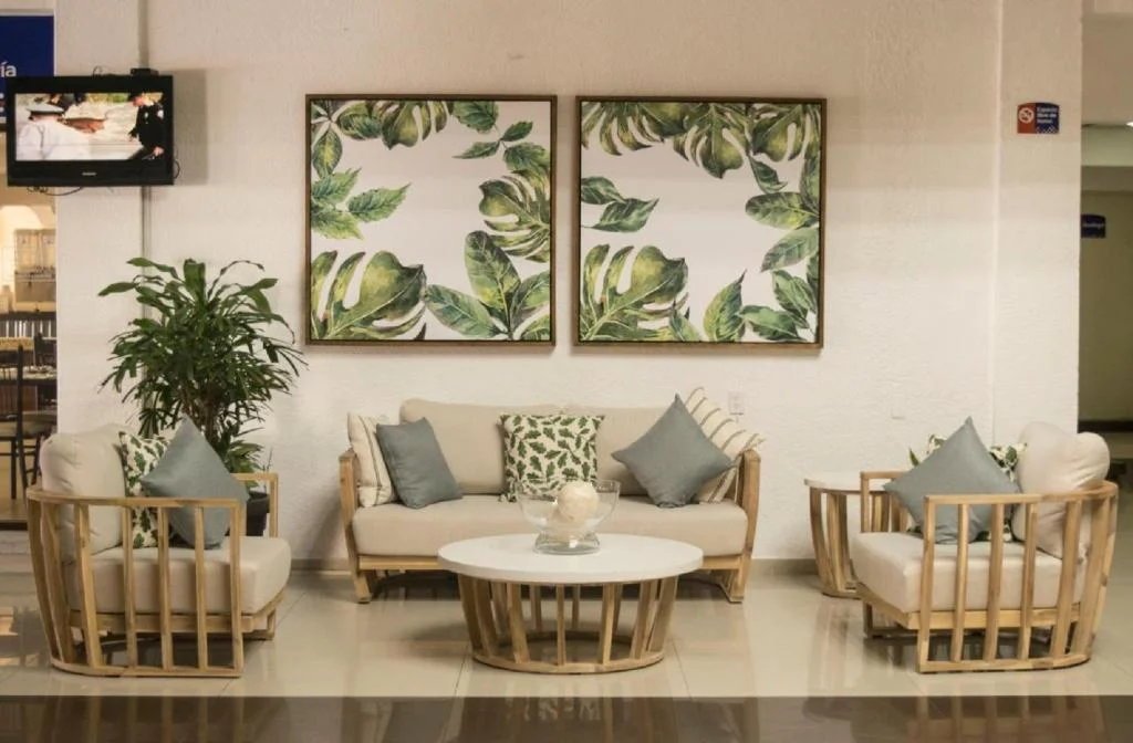 Howard Johnson by Wyndham Ponce hotel interior
