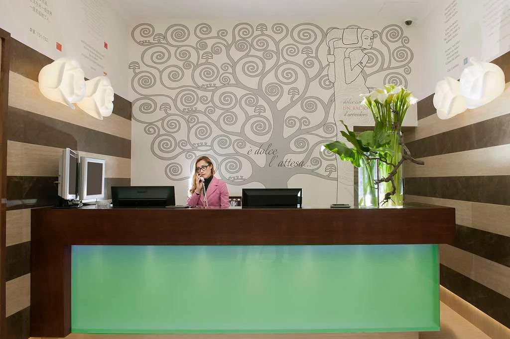 Hôtel des Artistes hotel interior