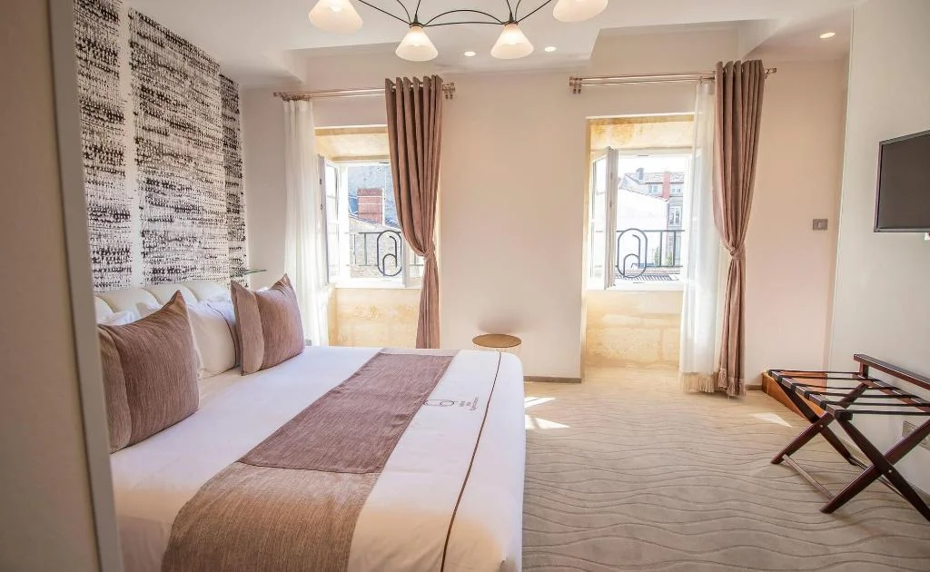 Hôtel des Quinconces hotel interior