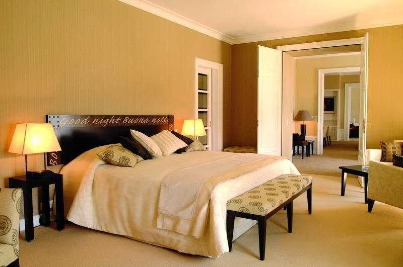 Hôtel des Trois Couronnes hotel interior