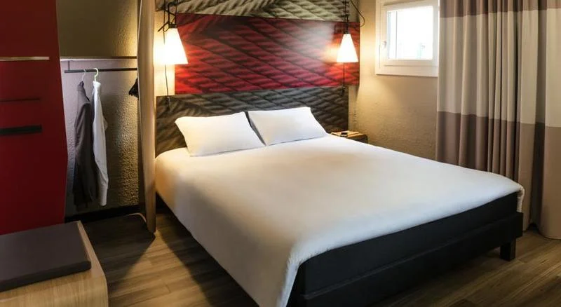 ibis Cambridge Central Station hotel interior