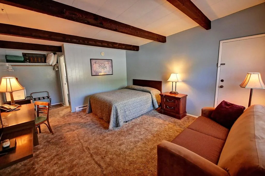 Idle Awhile Resort hotel interior