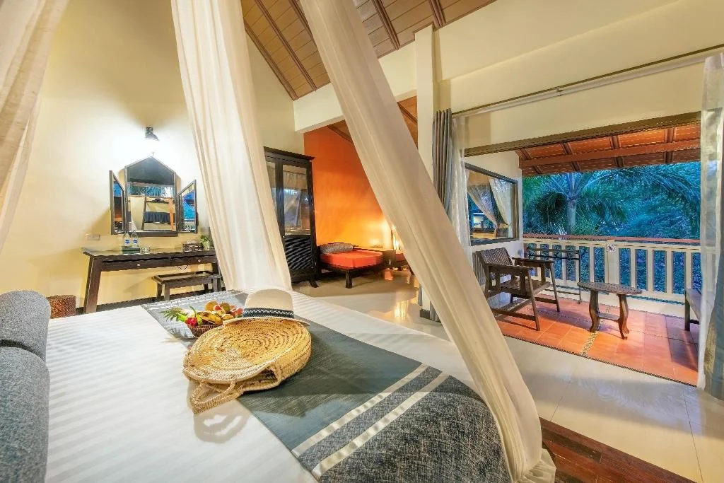 Lanta Cha-Da Beach Resort and Spa hotel interior