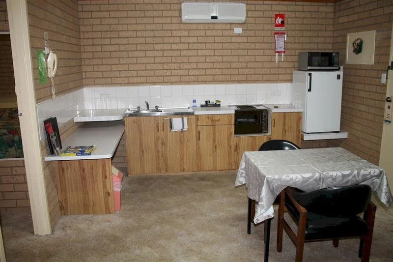 Lone Pine Hotel hotel interior