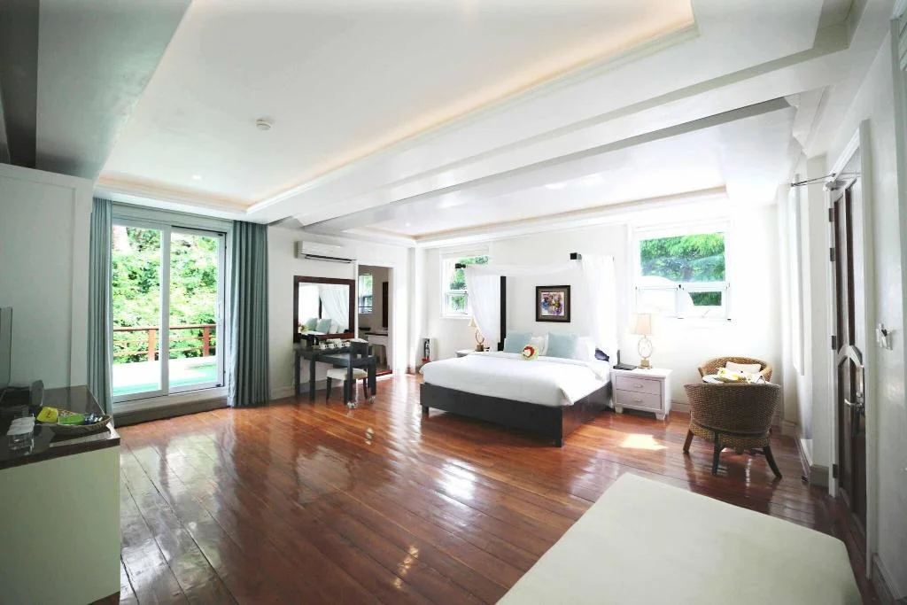 Matinloc Resort hotel interior