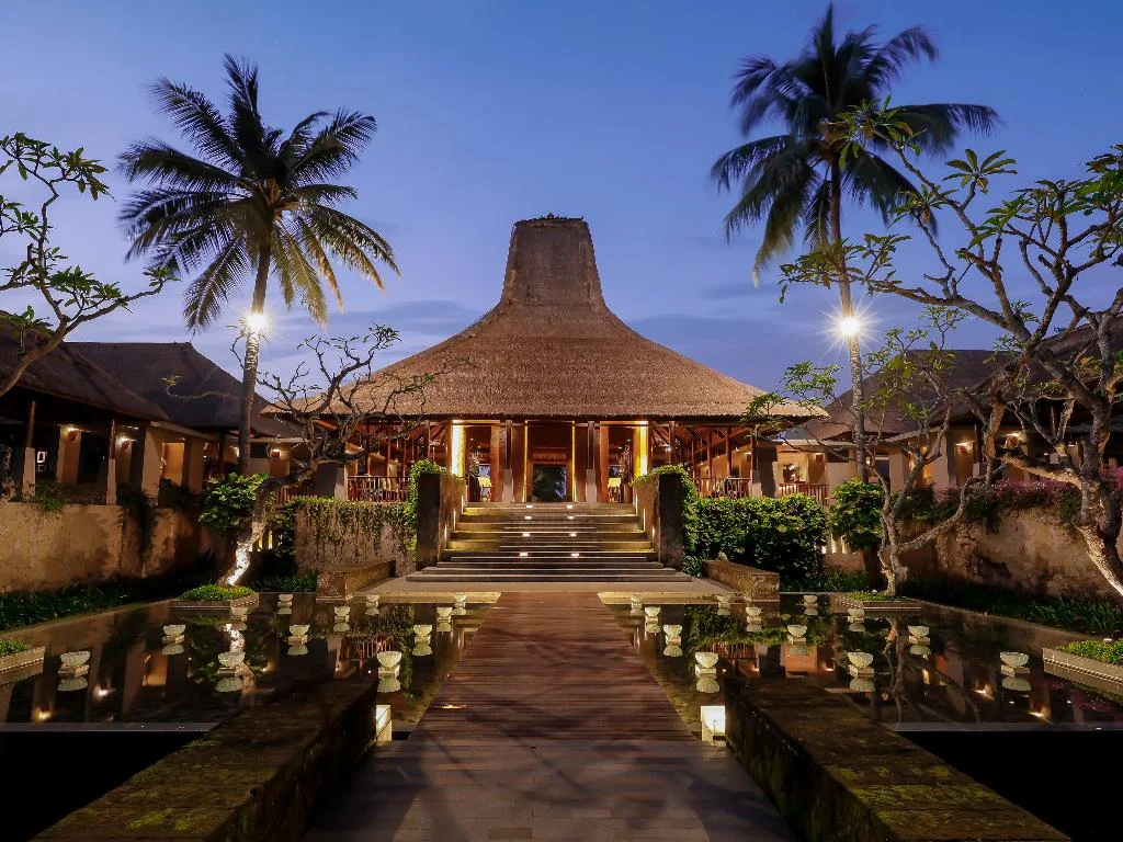 Maya Ubud Resort and Spa hotel interior