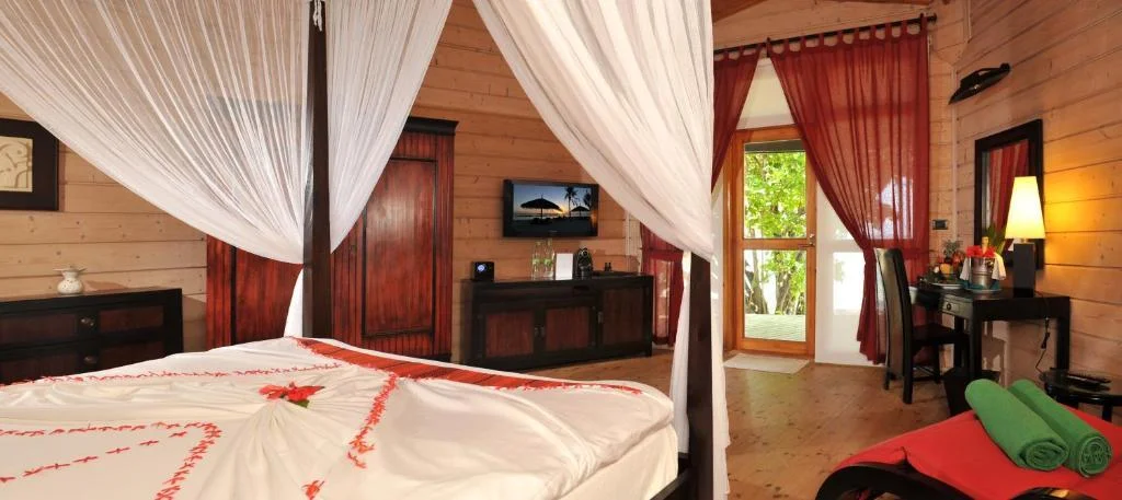 Meeru Maldives Resort Island hotel interior