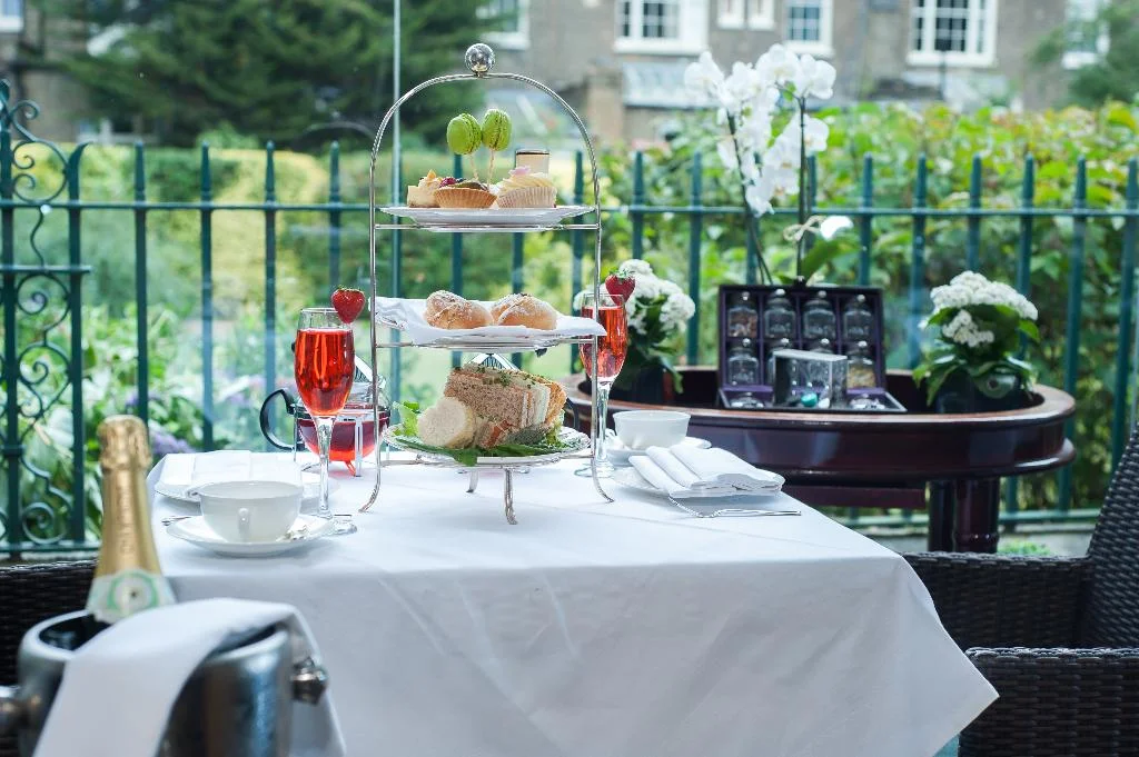 Montague on the Gardens hotel interior