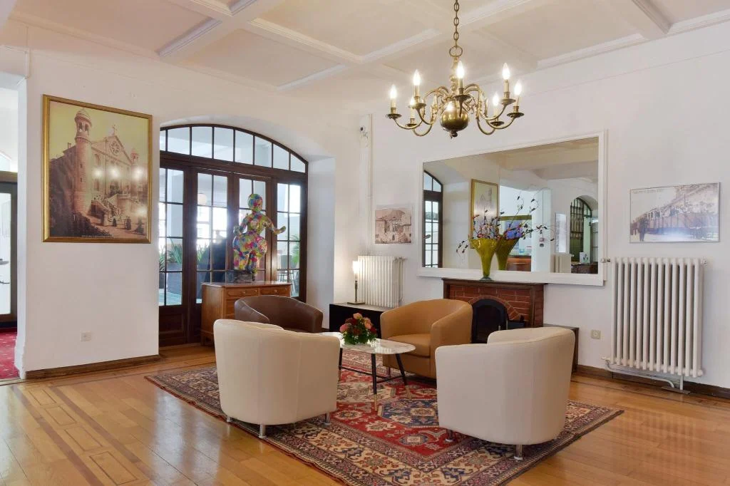 Montreux Suites hotel interior