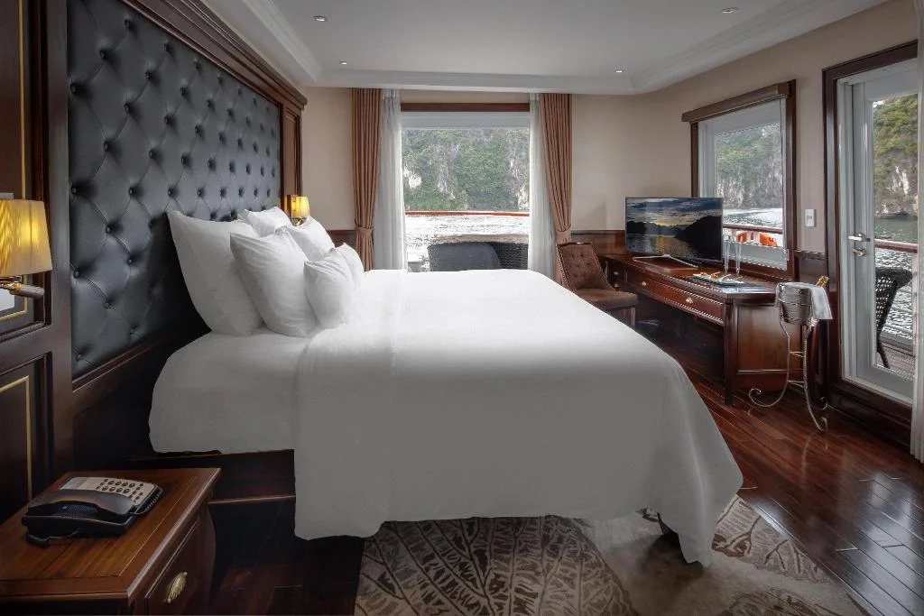 Paradise Elegance Cruise hotel interior