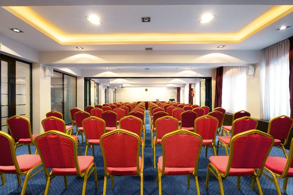 Queen Ayola Hotel hotel interior