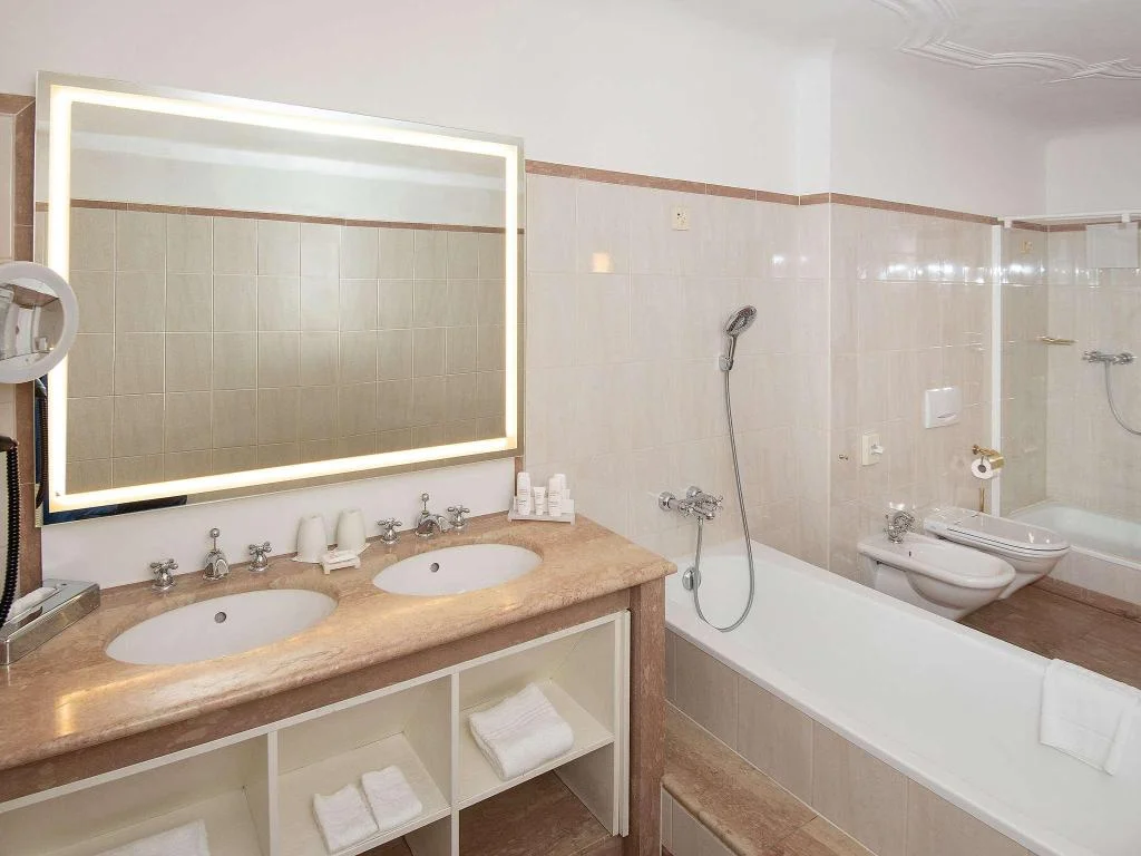 Radisson Blu Hotel Altstadt hotel interior