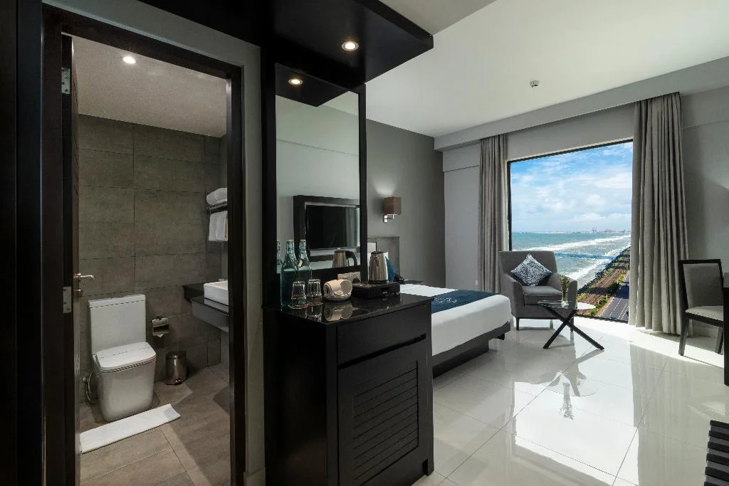 Ramada Colombo hotel interior