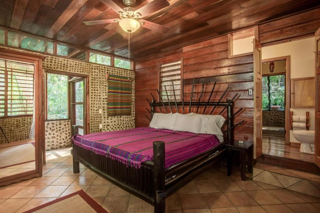 Table Rock Jungle Lodge hotel interior
