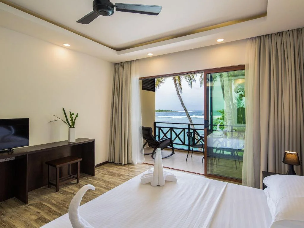 Thulusdhoo Inn hotel interior