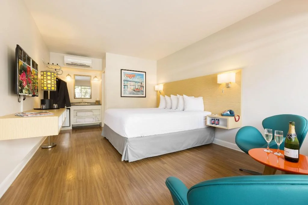 Thunderbird Inn hotel interior