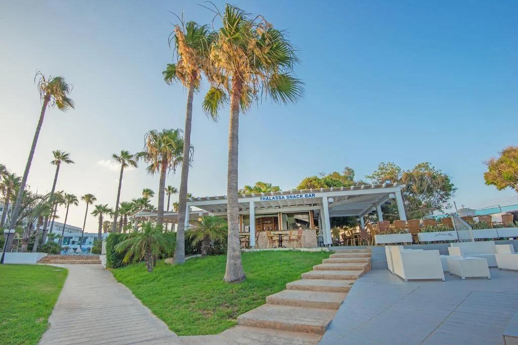 Tokeh Beach Resort hotel interior