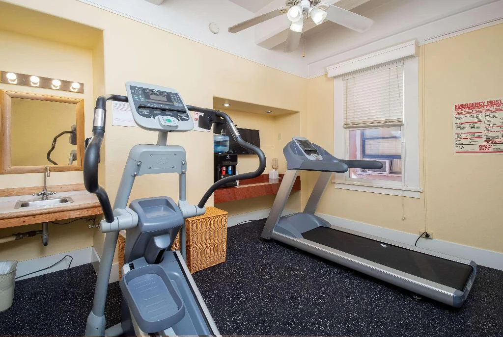 USA Hostels San Diego hotel interior