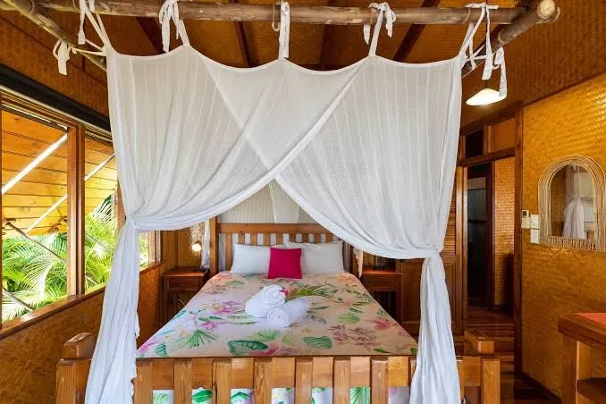 1770 Beach Shacks, Great Barrier Reef interior view