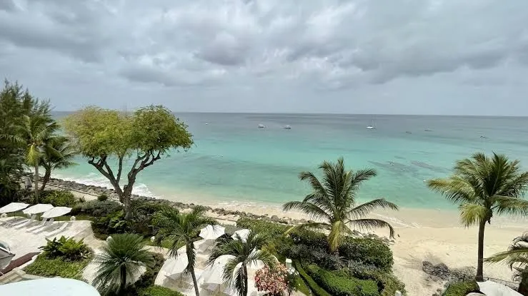 2B Penthouse with Sea Views & Staff, Holetown interior view
