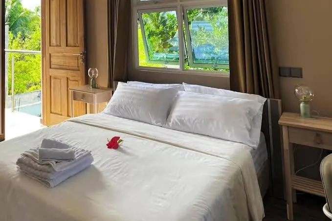 5-Bedroom Retreat, right next to Beach Easy access to 3 Surf points!, Maafushi interior view