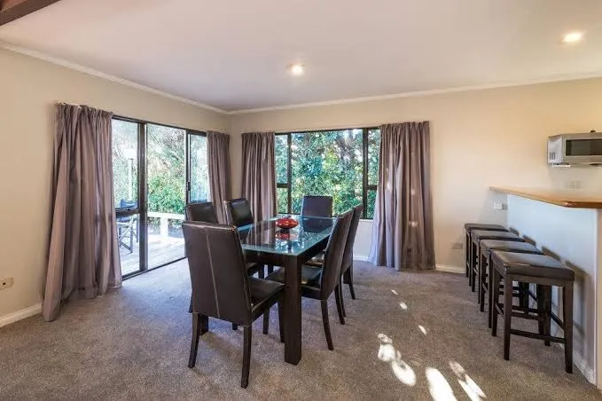 Accent on Taupo, Taupo interior view