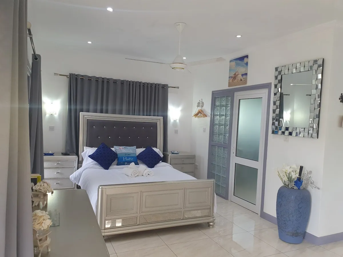Agnes Cottage, La Digue interior view