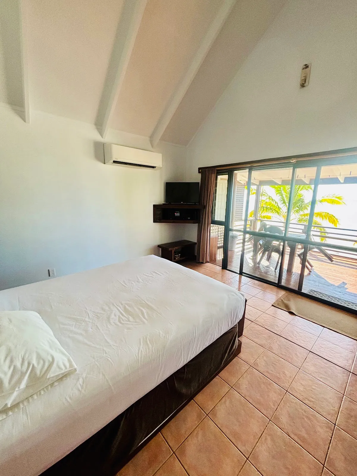 Aitutaki Seaside, Aitutaki interior view
