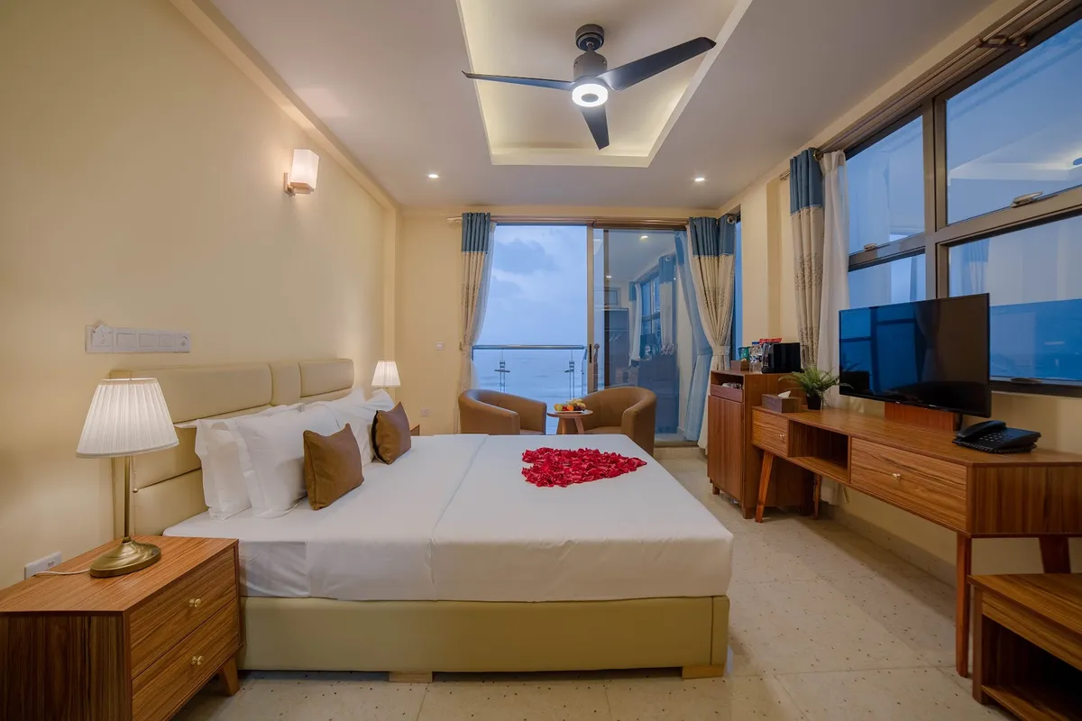 Amber Beach Hotel, Male interior view
