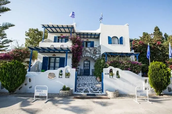 ANGIE' S STUDIOS, Paros interior view