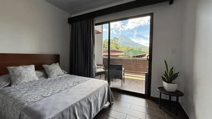 Arenal Monara, La Fortuna interior view