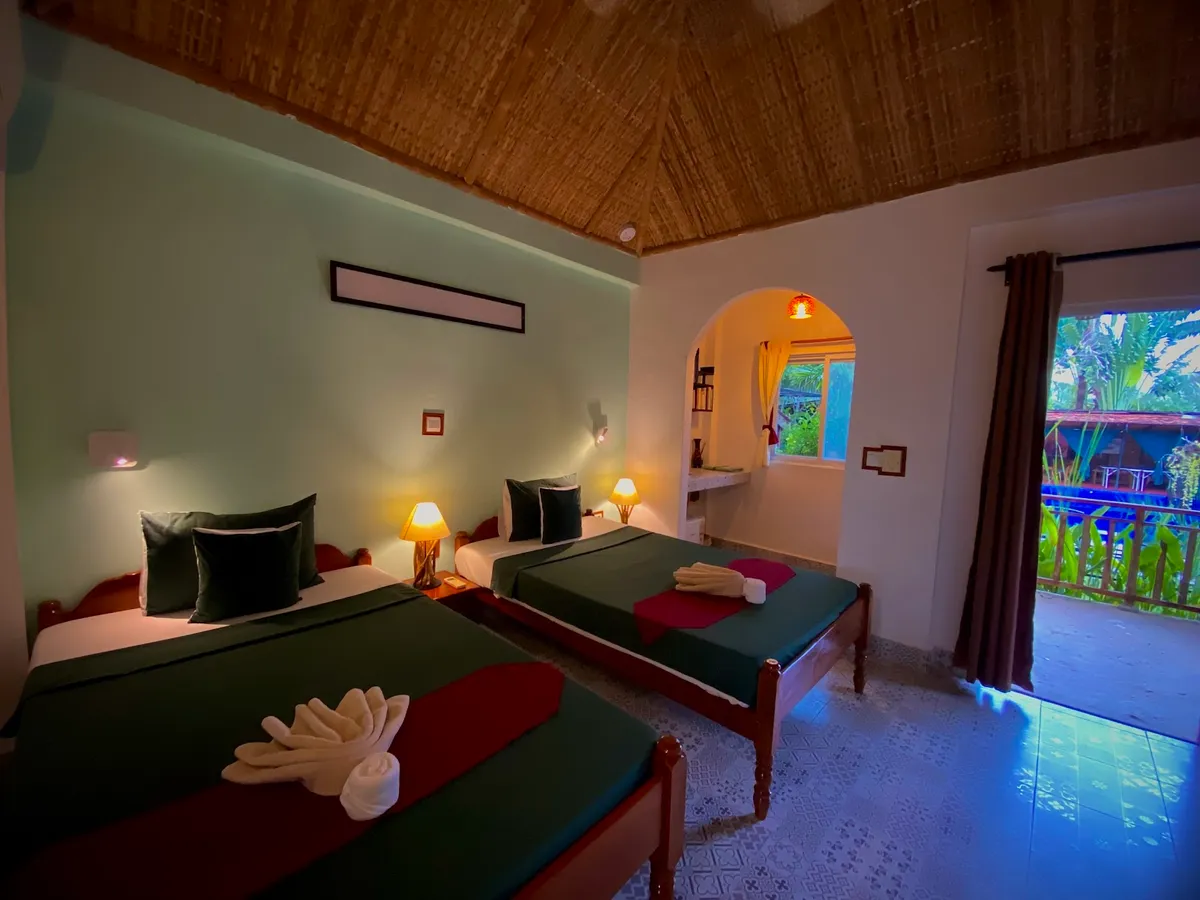 Au Cabaret Vert, Battambang interior view