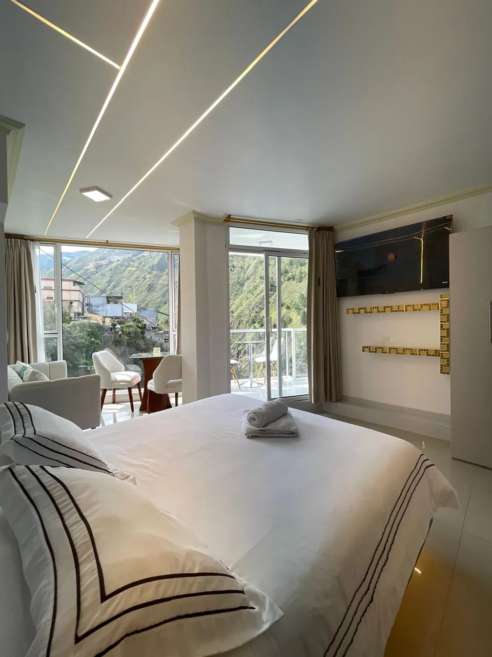 Balcon del Cielo, Banos interior view