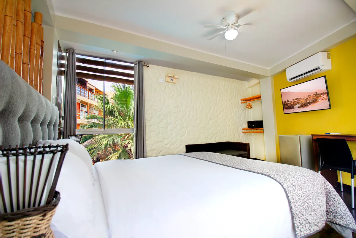 Bananas Adventure Hostel Huacachina, Huacachina interior view