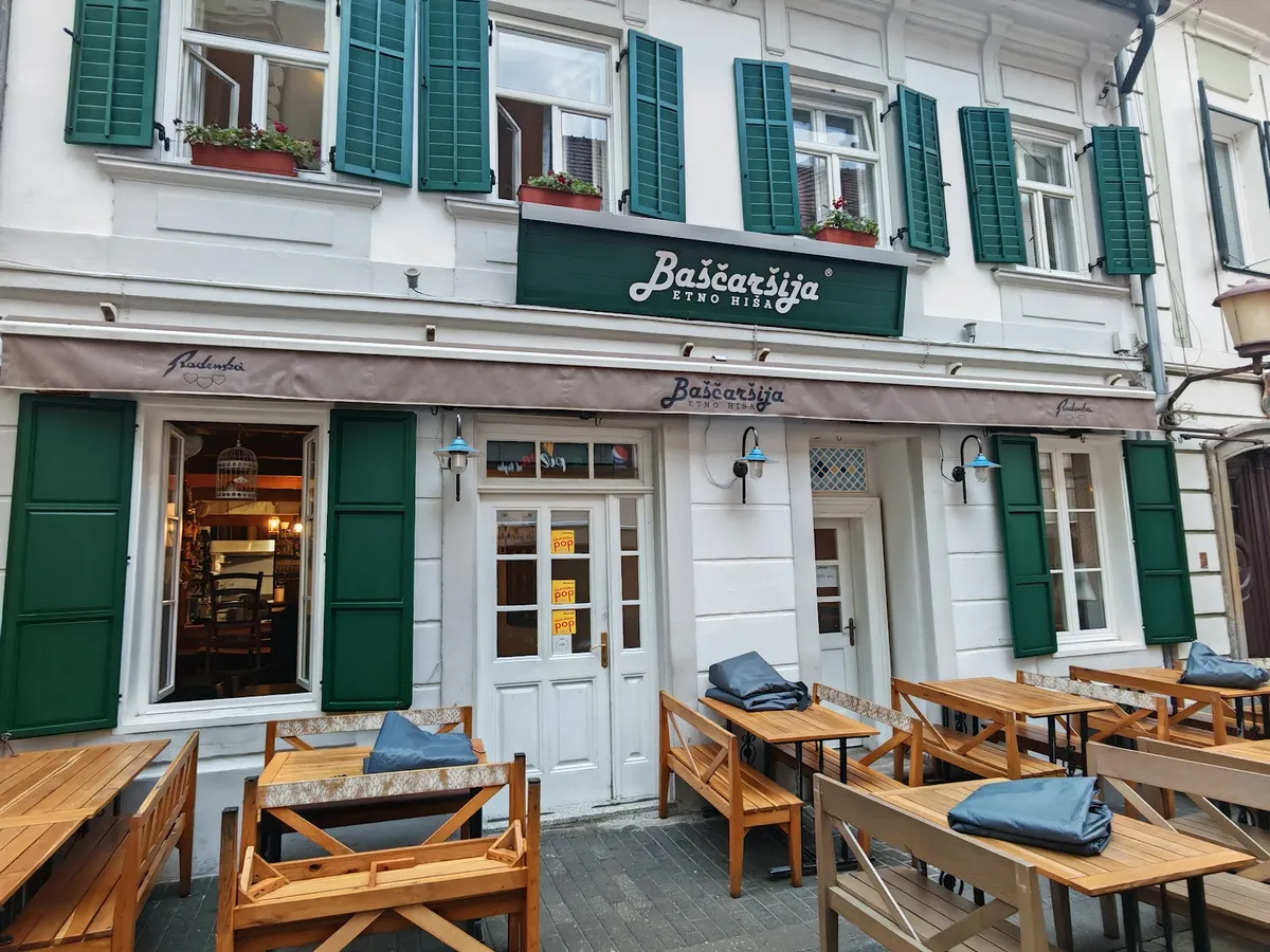 Baščaršija (Maribor Poštna), Maribor interior view