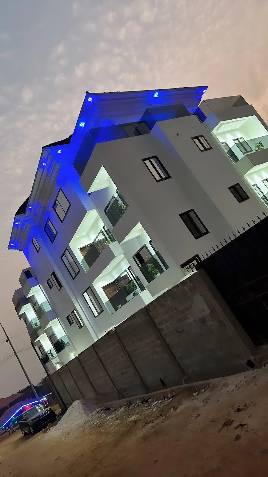 Bash Luxury Apartments, Tokeh interior view