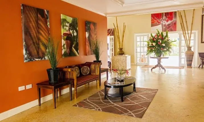 Bay Gardens Beach Resort and Spa - One Bedroom Pool View Suite King, Rodney Bay interior view
