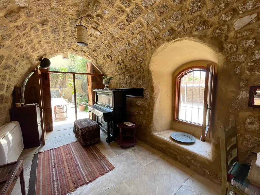 Beit Faris wa Lucia, Byblos interior view