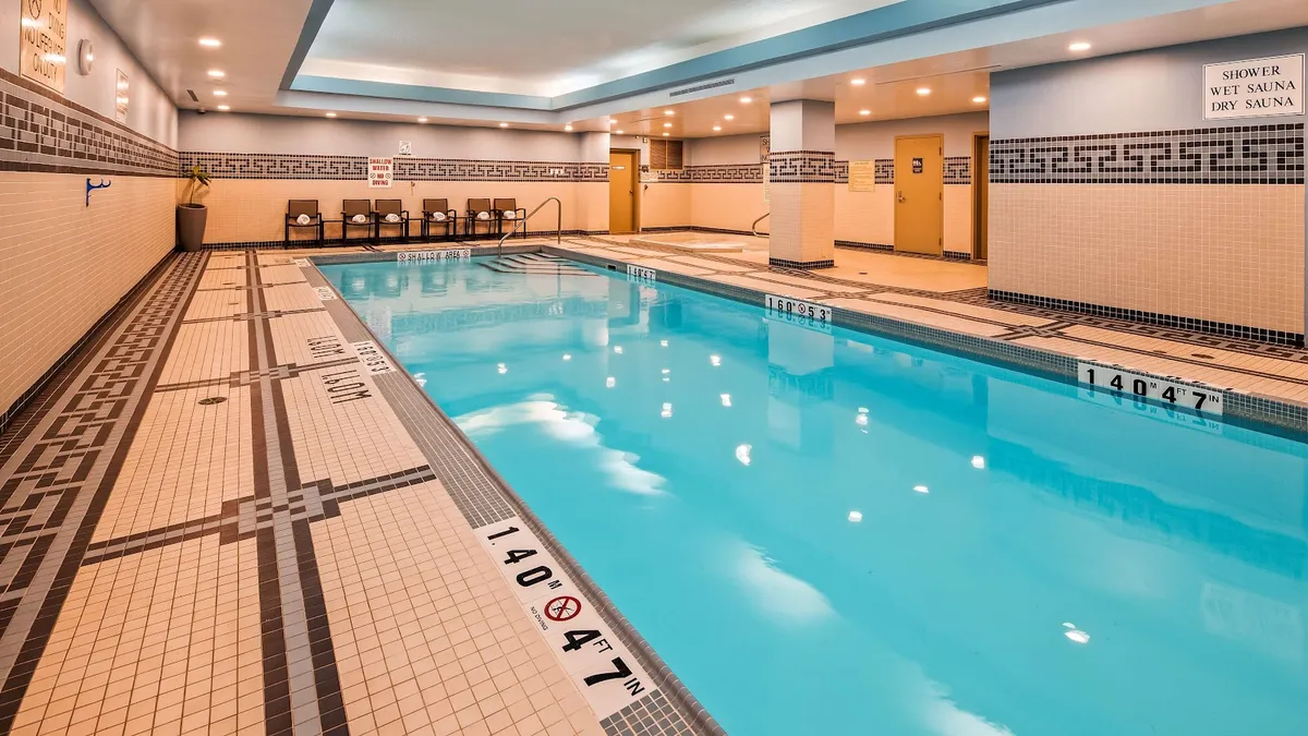 Best Western Premier Toronto Airport Carlingview Hotel, Toronto interior view