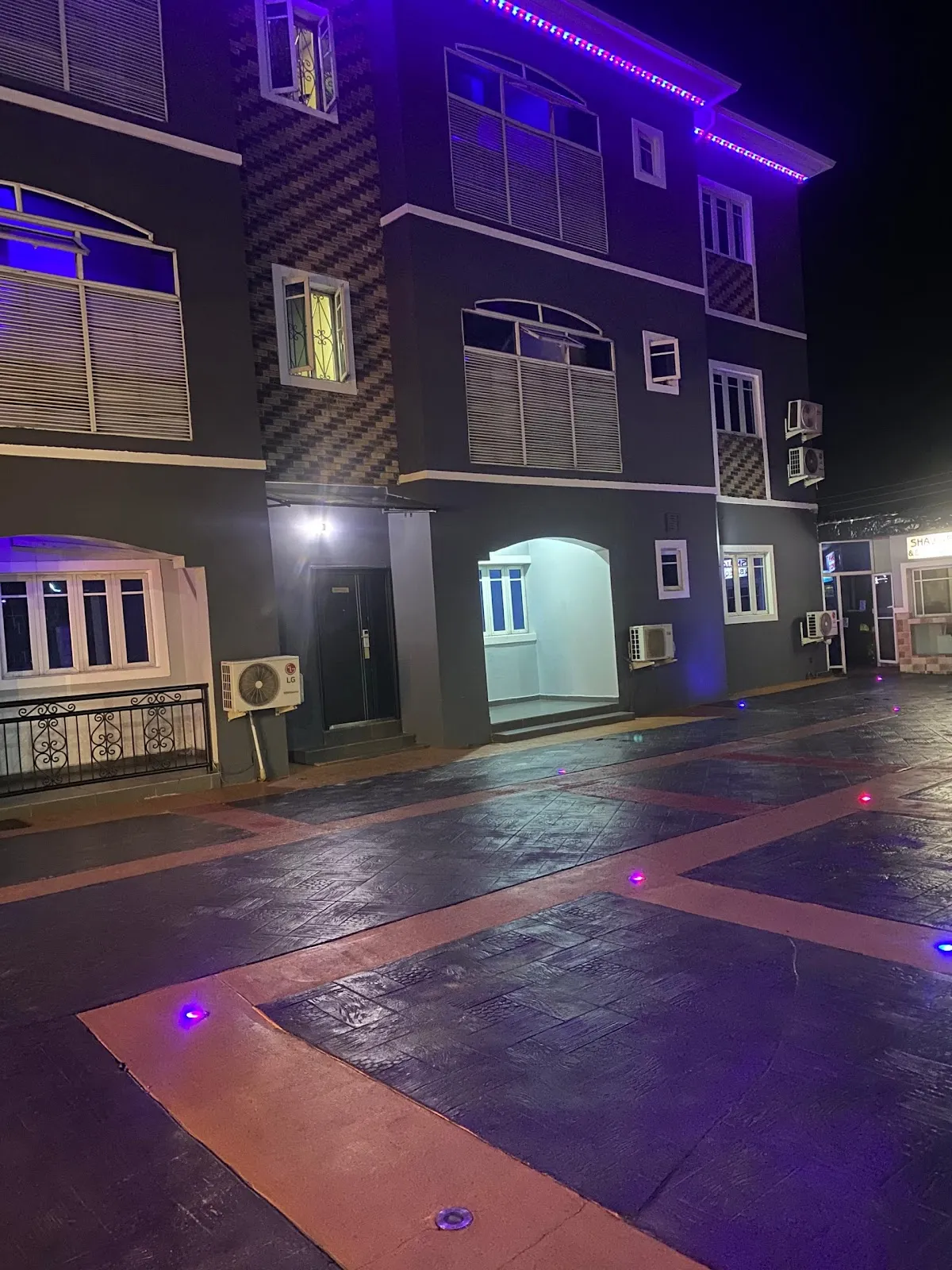 Blooms Spot Hotel & Apartments, Port Harcourt interior view