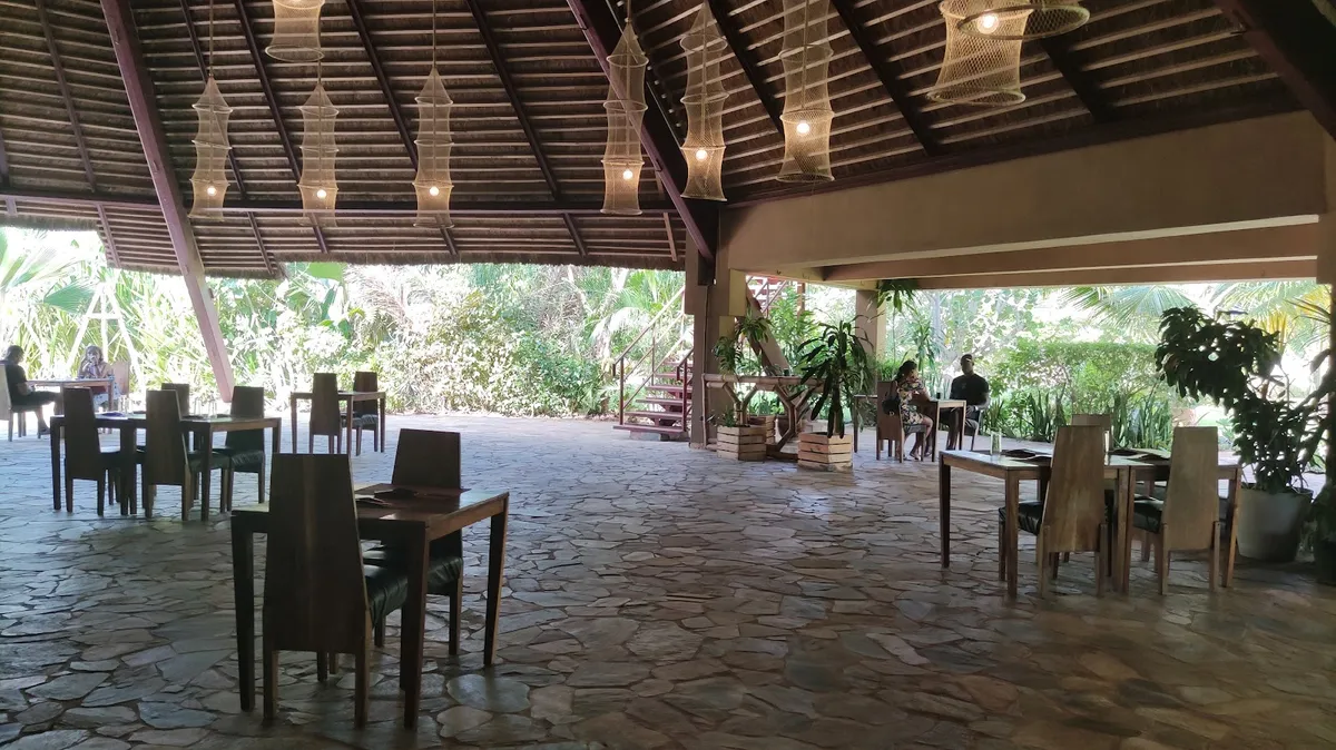 Blue Turtle Bay, Lome interior view