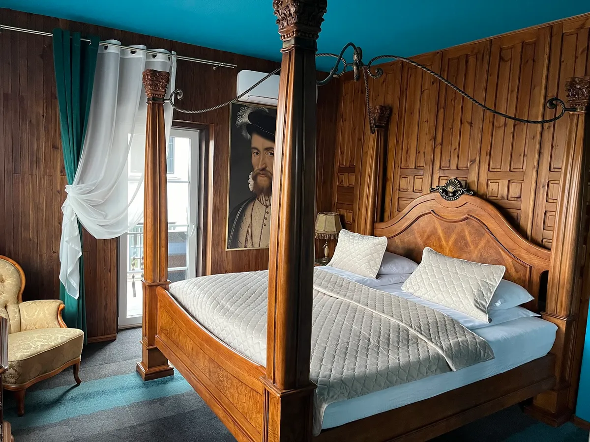 Broken Bed Hootel, Kaunas interior view